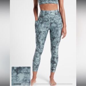 Athleta Salutation Stash Pocket II Printed 7/8 Tight M